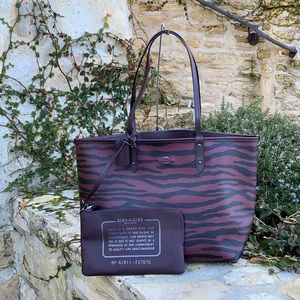 NwT Coach zebra print reversible Tote&wristlet